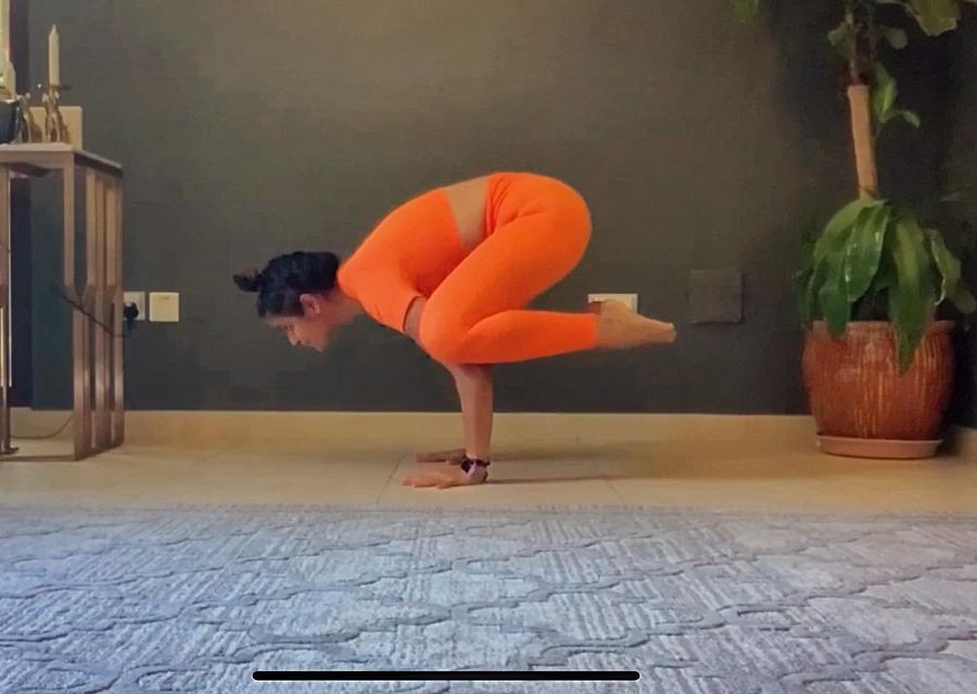 Aastha Chopra in Crow, her first (Bakasana), Home, Dubai, May 2020