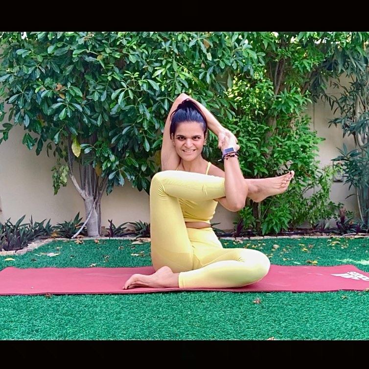 Aastha Chopra in Four-corner pose (Leg-behind-head prep), Garden, Dubai, July 2020
