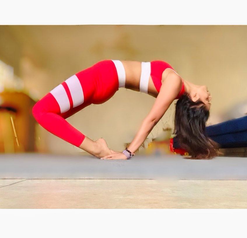 Aastha Chopra in Floating camel (Ustrasana variation), Home, Dubai, July 2020