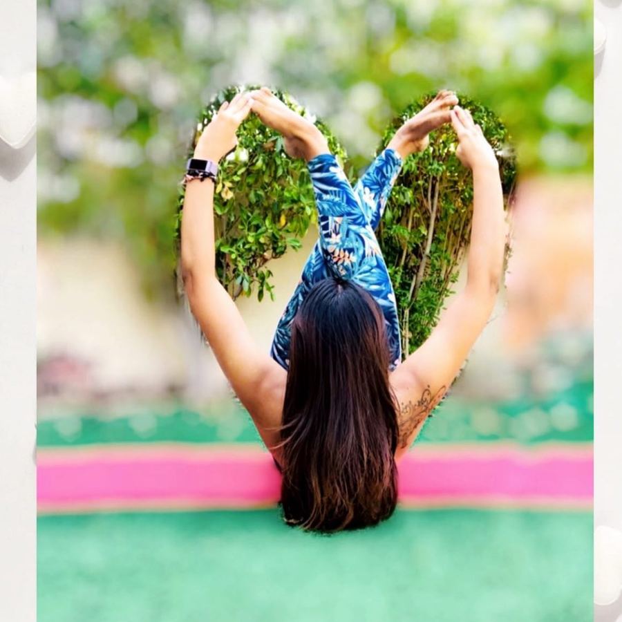 Aastha Chopra in Full bow, the Valentine heart (Padangustha Dhanurasana), Garden, Dubai, February 2022