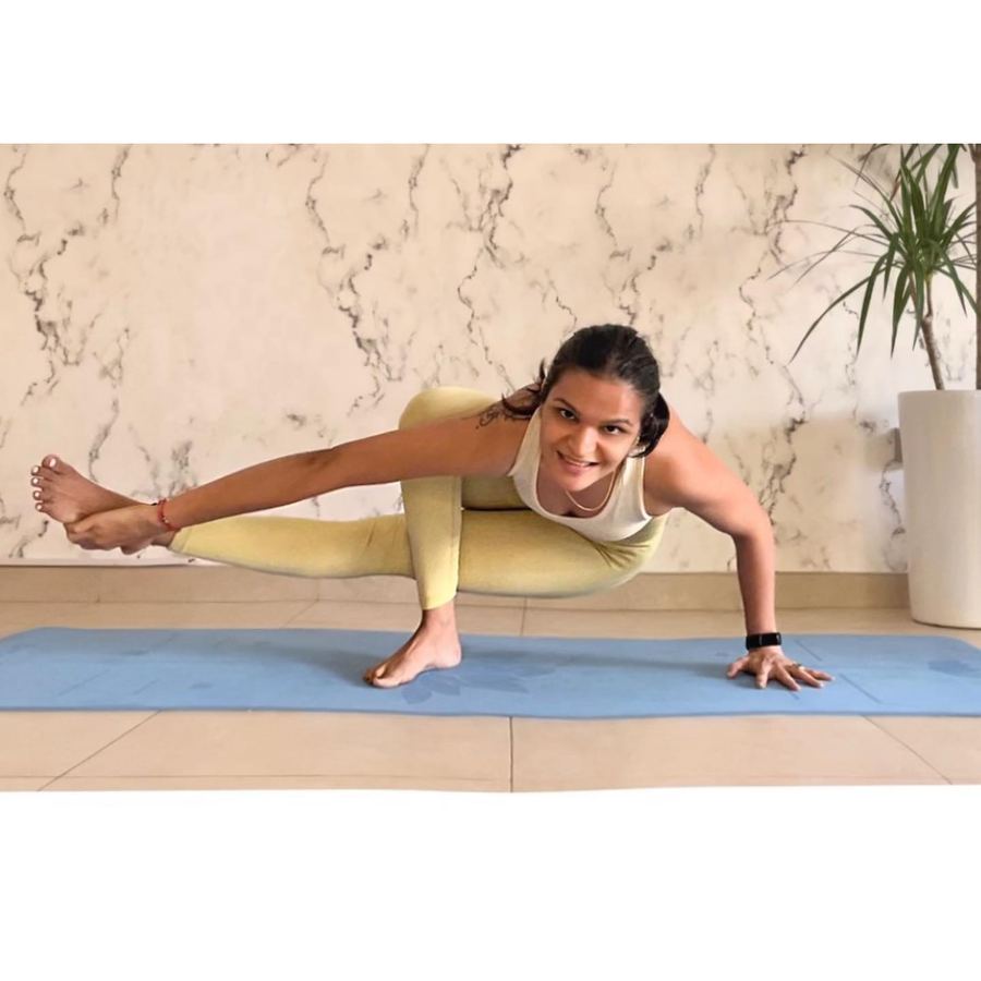 Aastha Chopra in Grasshopper (Parsva Bhuja Dandasana), Home, Dubai, April 2022