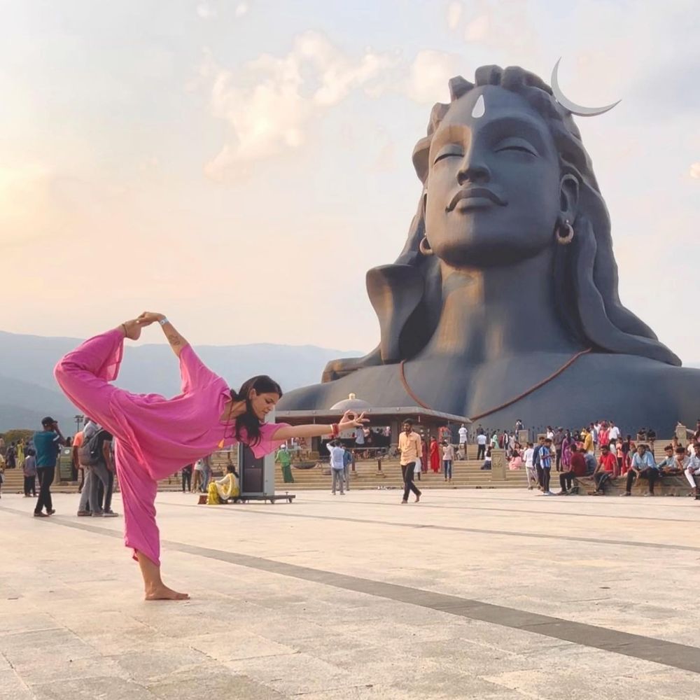 Aastha Chopra in dancer pose, Natarajasana, in front of the Adiyogi statue in Coimbatore, March 2023