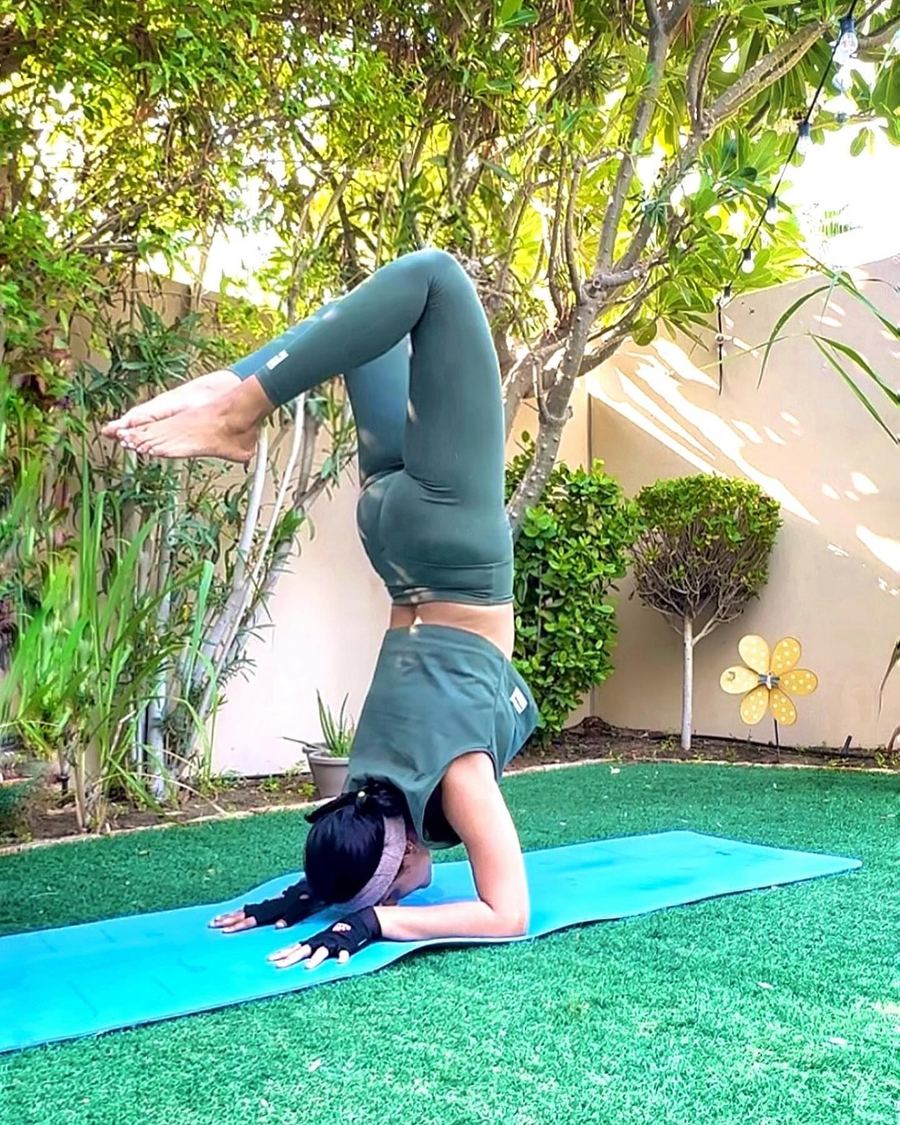 Aastha Chopra in Supported headstand, knees tucked (Salamba Sirsasana variation), Garden, Dubai, June 2024