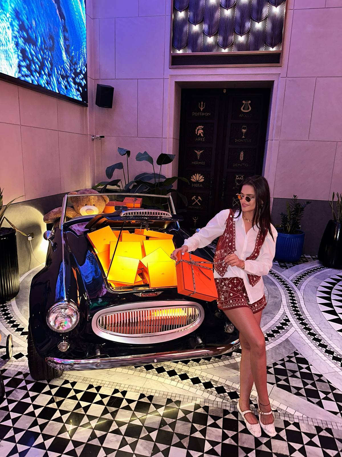 Afternoon tea in Dubai with a view: what it costs and which table to ask for