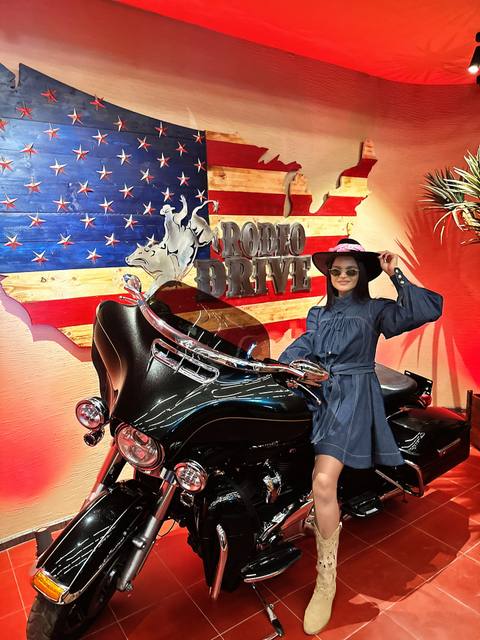 Rodeo Drive at Ibn Battuta Gate: arcade and bull riding for adults, a play zone with crafts for kids.